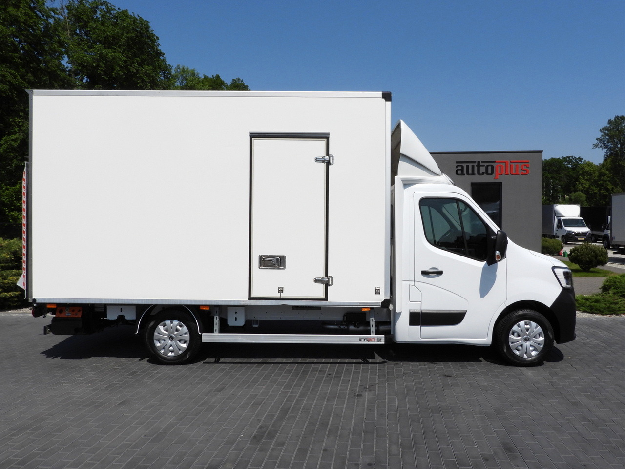 شاحنة مغلقة الصندوق RENAULT MASTER  BOX LIFT 8 PALLETS CRUISE CONTROL LED LIGHTS AIR CONDITIONING  165HP: صورة 7