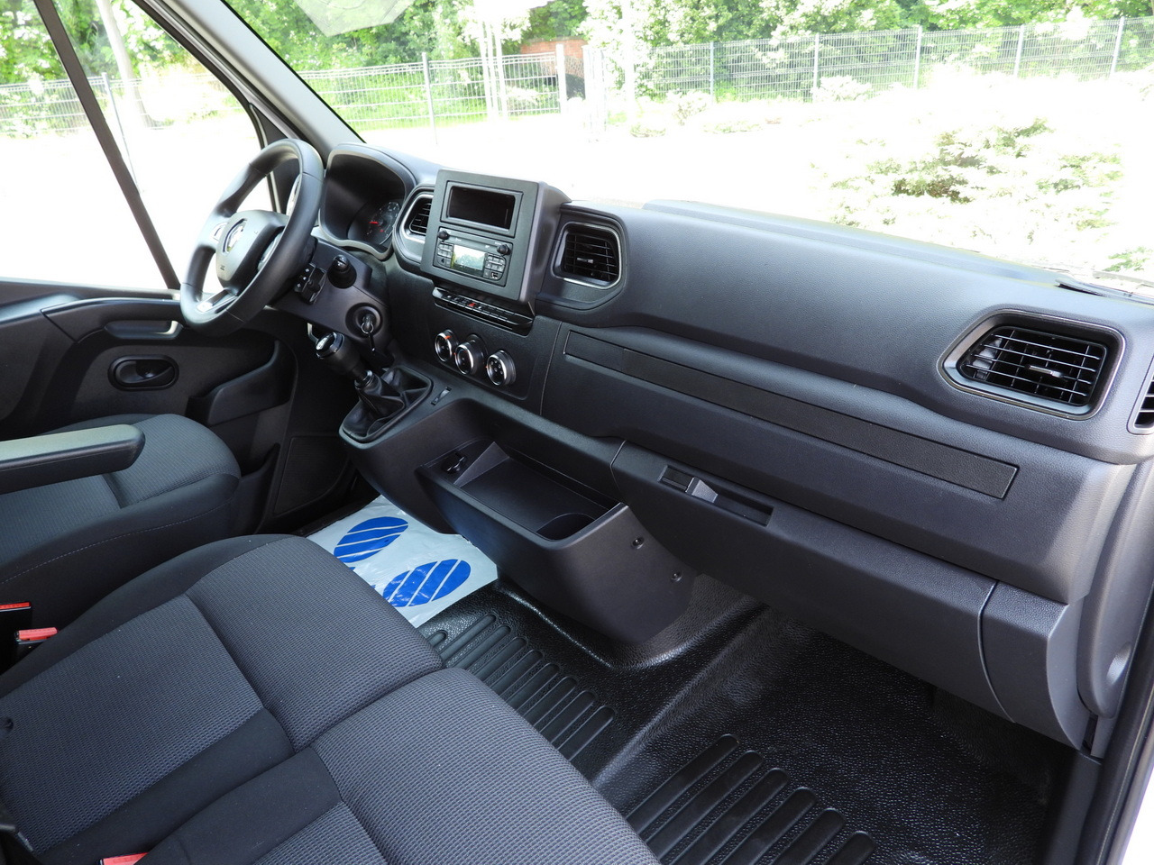 شاحنة مغلقة الصندوق RENAULT MASTER  BOX LIFT 8 PALLETS CRUISE CONTROL LED LIGHTS AIR CONDITIONING  165HP: صورة 38