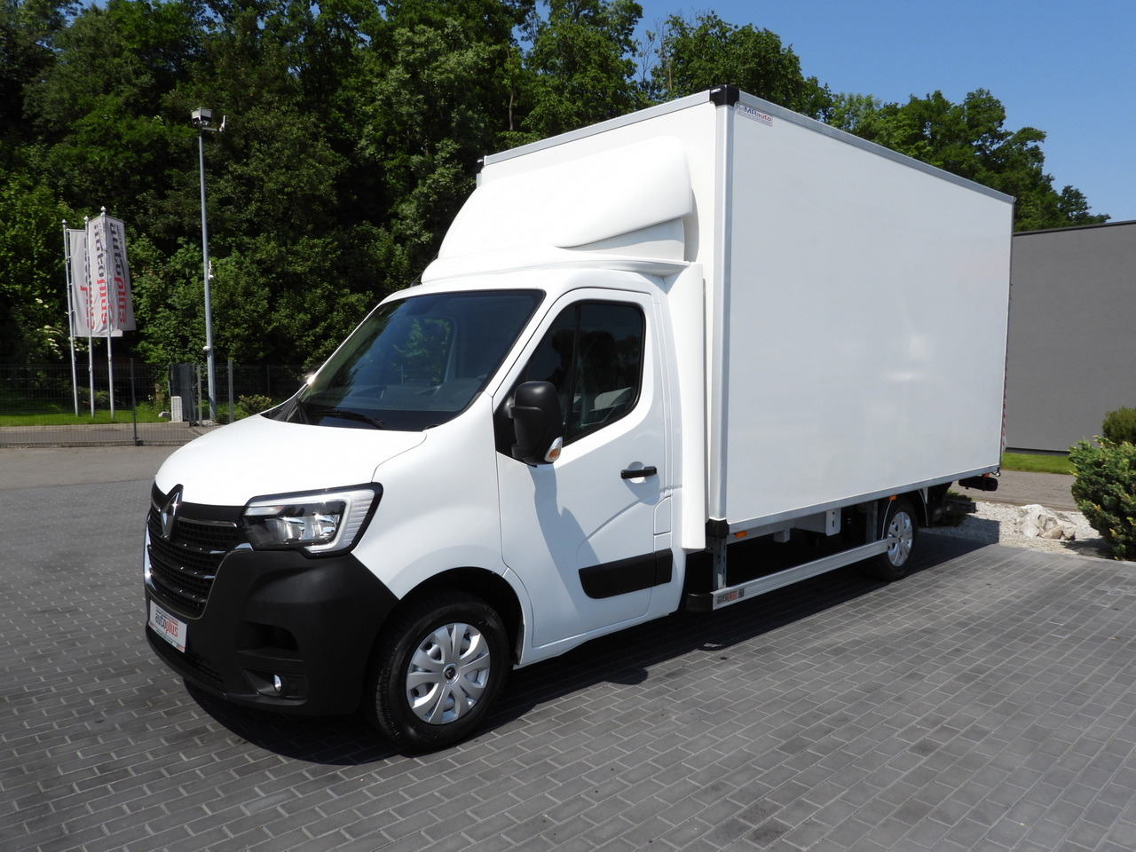 شاحنة مغلقة الصندوق RENAULT MASTER  BOX LIFT 8 PALLETS CRUISE CONTROL LED LIGHTS AIR CONDITIONING  165HP: صورة 6