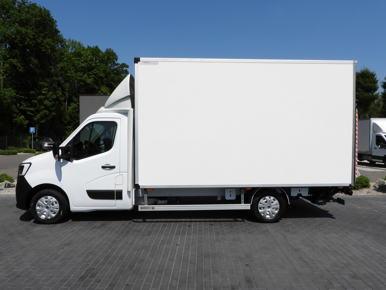 شاحنة مغلقة الصندوق RENAULT MASTER  BOX LIFT 8 PALLETS CRUISE CONTROL LED LIGHTS AIR CONDITIONING  165HP: صورة 9