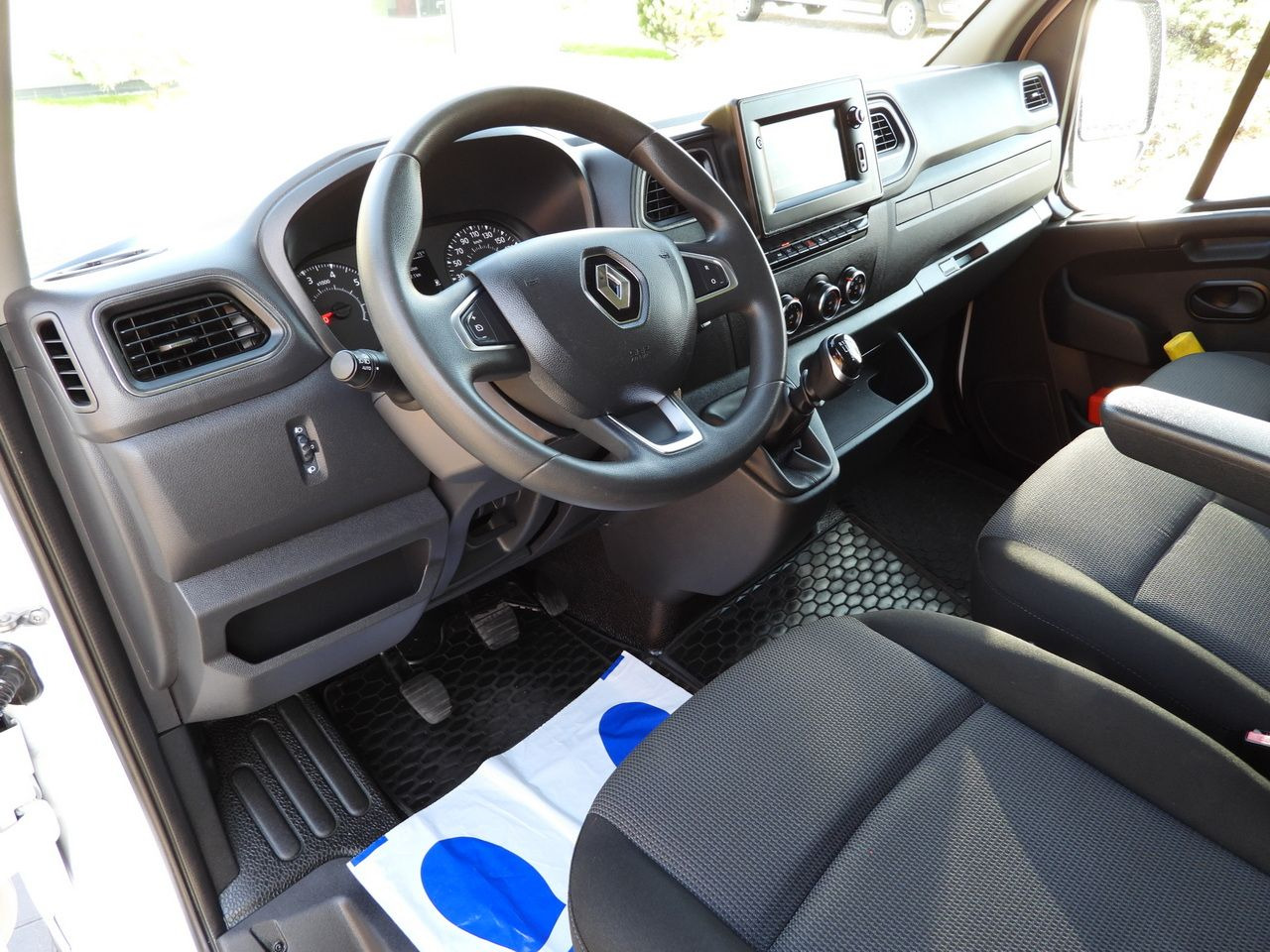 RENAULT MASTER BOX LIFT 8 PALLETS CRUISE CONTROL LED LIGHTS TWIN WHEELS AIR CONDITIONING  145HP - شاحنة مغلقة الصندوق: صورة 2 RENAULT MASTER BOX LIFT 8 PALLETS CRUISE CONTROL LED LIGHTS TWIN WHEELS AIR CONDITIONING  145HP - شاحنة مغلقة الصندوق: صورة 2