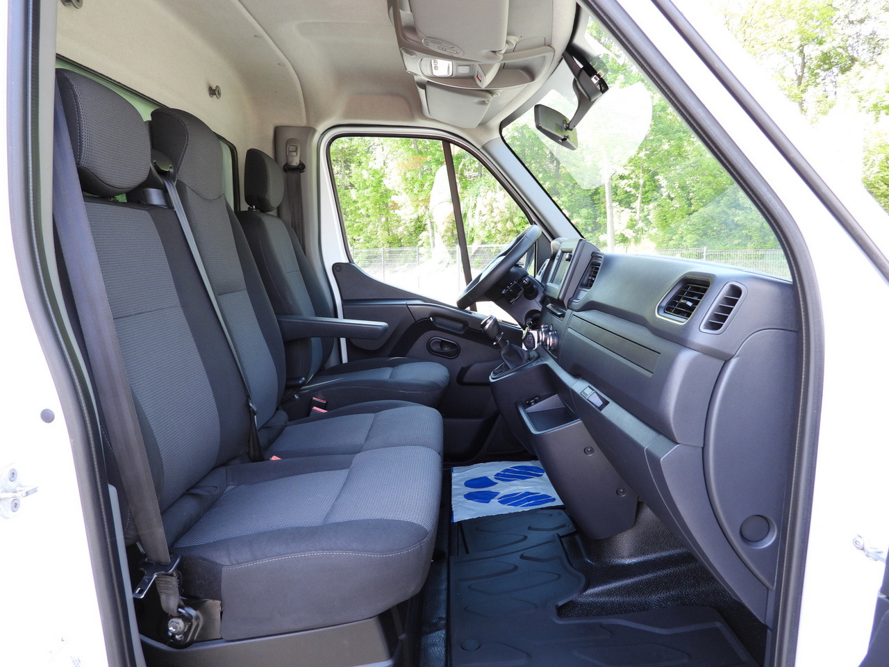 شاحنة مغلقة الصندوق RENAULT MASTER  BOX LIFT 8 PALLETS CRUISE CONTROL NAVIGATION LED LIGHTS TWIN WHEELS AIR CONDITIONING  145HP: صورة 38