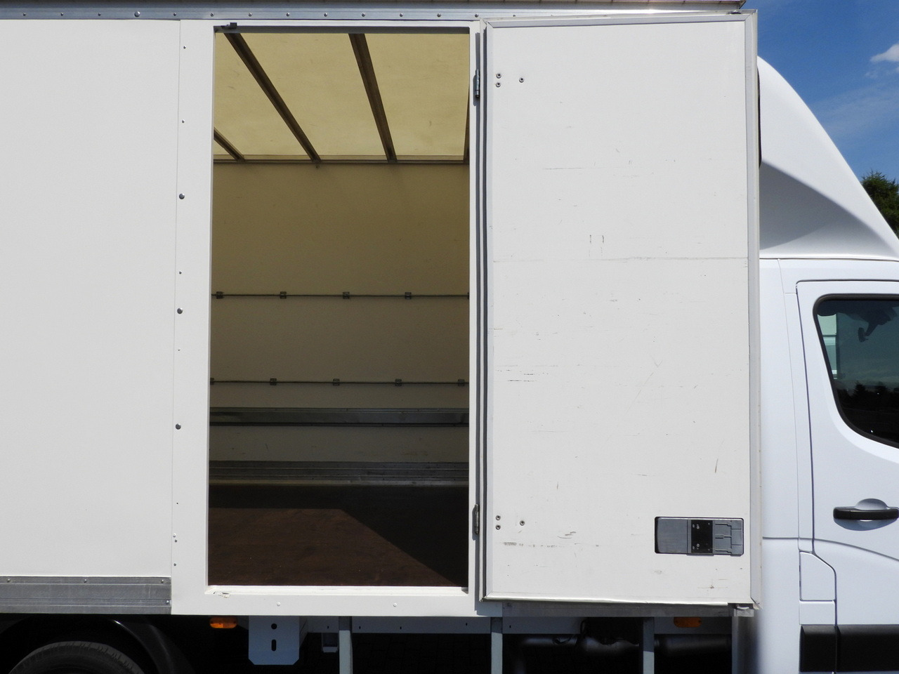 شاحنة مغلقة الصندوق RENAULT MASTER  BOX LIFT 8 PALLETS CRUISE CONTROL NAVIGATION LED LIGHTS TWIN WHEELS AIR CONDITIONING  145HP: صورة 23