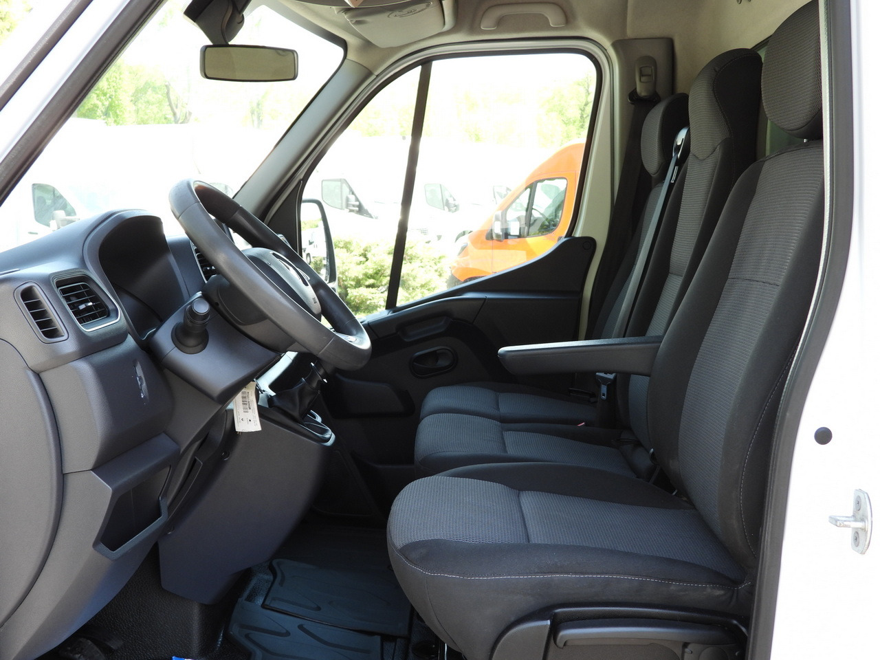 شاحنة مغلقة الصندوق RENAULT MASTER  BOX LIFT 8 PALLETS CRUISE CONTROL NAVIGATION LED LIGHTS TWIN WHEELS AIR CONDITIONING  145HP: صورة 26