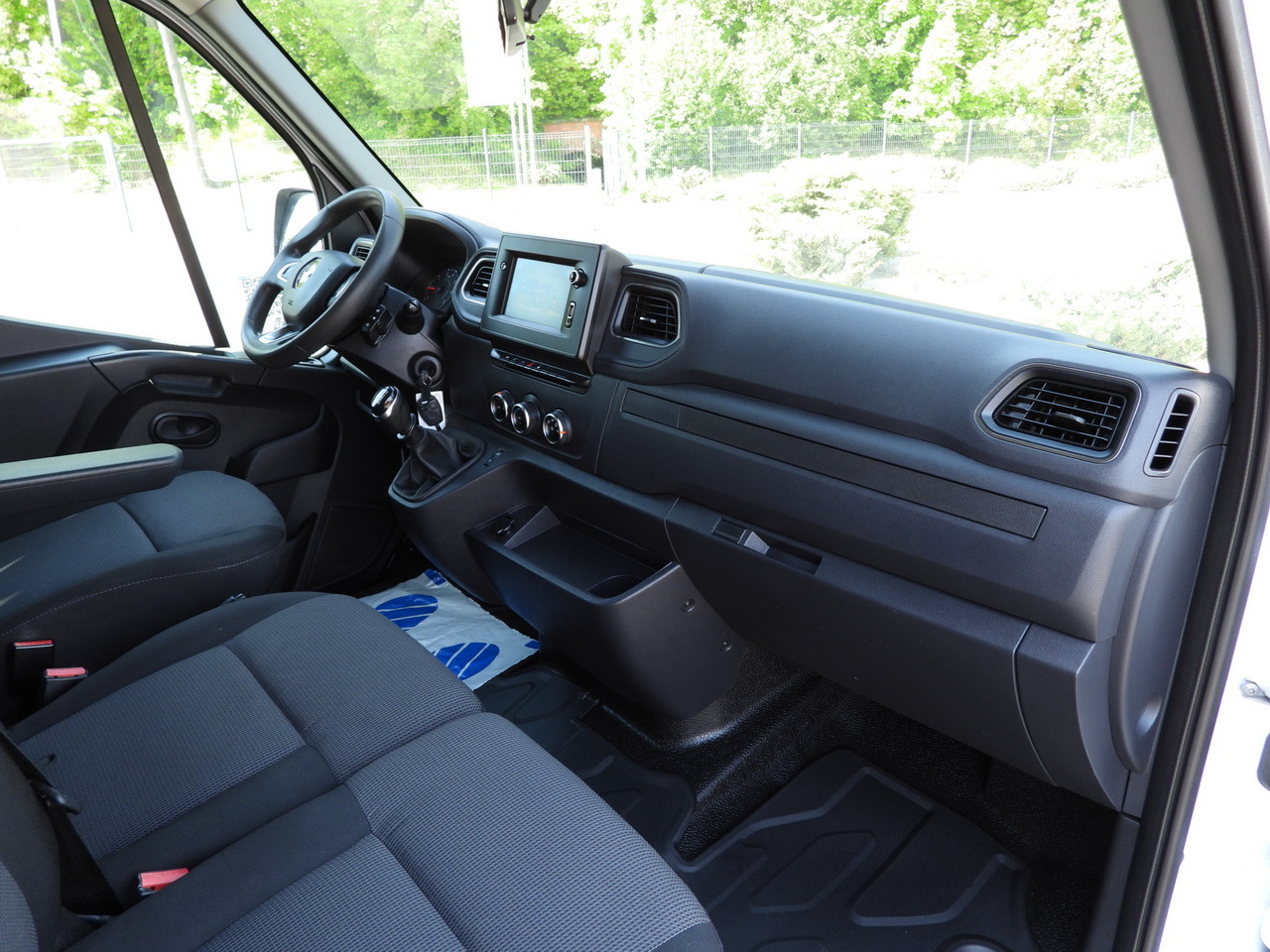 شاحنة مغلقة الصندوق RENAULT MASTER  BOX LIFT 8 PALLETS CRUISE CONTROL NAVIGATION LED LIGHTS TWIN WHEELS AIR CONDITIONING  145HP: صورة 40