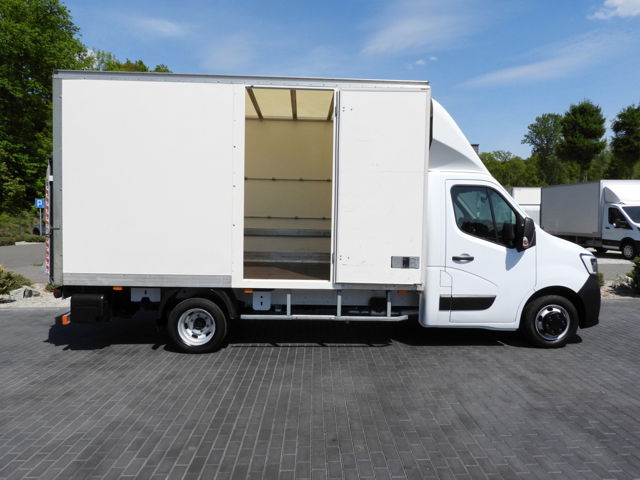 شاحنة مغلقة الصندوق RENAULT MASTER  BOX LIFT 8 PALLETS CRUISE CONTROL NAVIGATION LED LIGHTS TWIN WHEELS AIR CONDITIONING  145HP: صورة 8