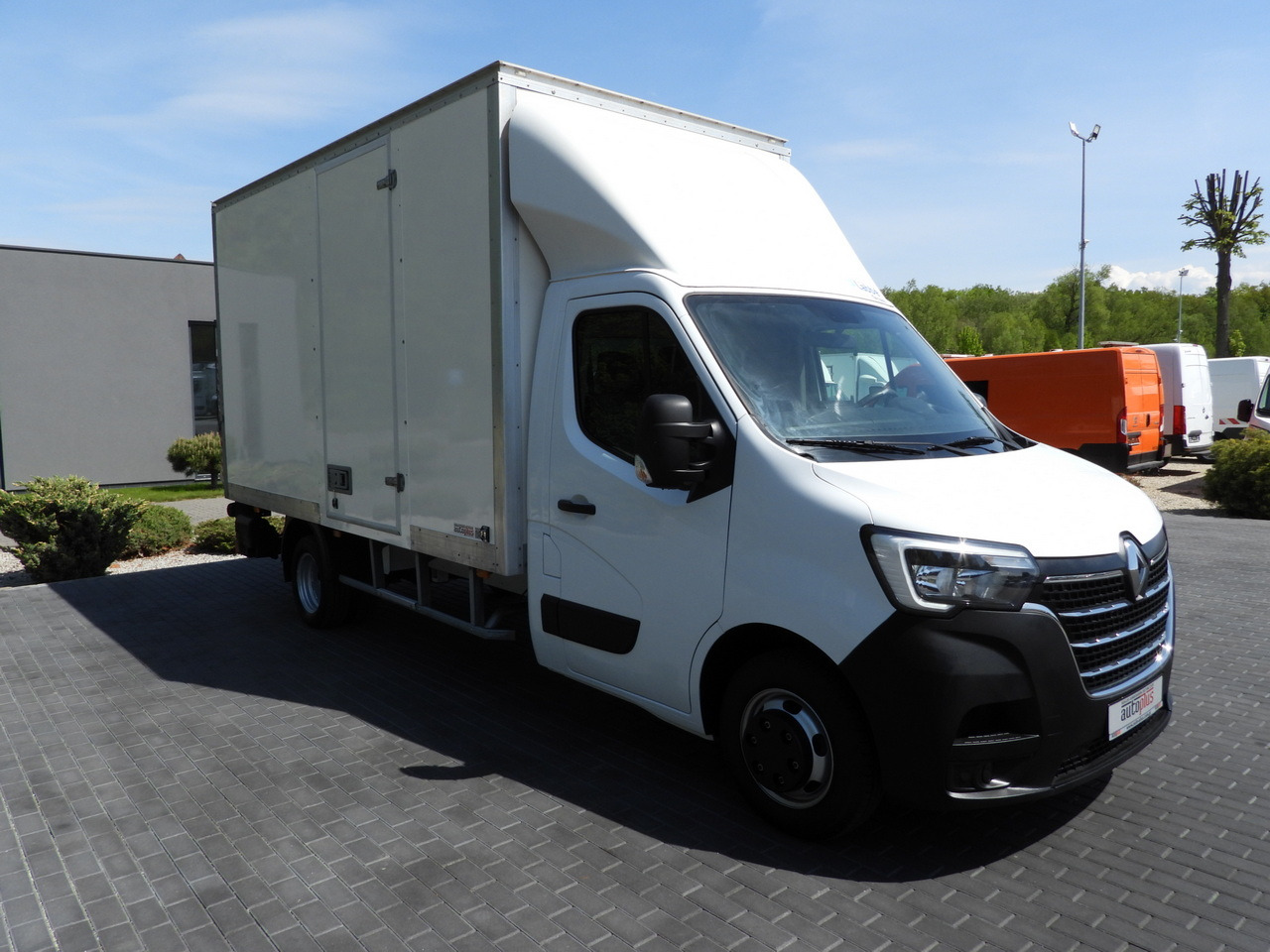 RENAULT MASTER BOX LIFT 8 PALLETS CRUISE CONTROL NAVIGATION LED LIGHTS TWIN WHEELS AIR CONDITIONING 145HP - شاحنة مغلقة الصندوق: صورة 4 RENAULT MASTER BOX LIFT 8 PALLETS CRUISE CONTROL NAVIGATION LED LIGHTS TWIN WHEELS AIR CONDITIONING 145HP - شاحنة مغلقة الصندوق: صورة 4