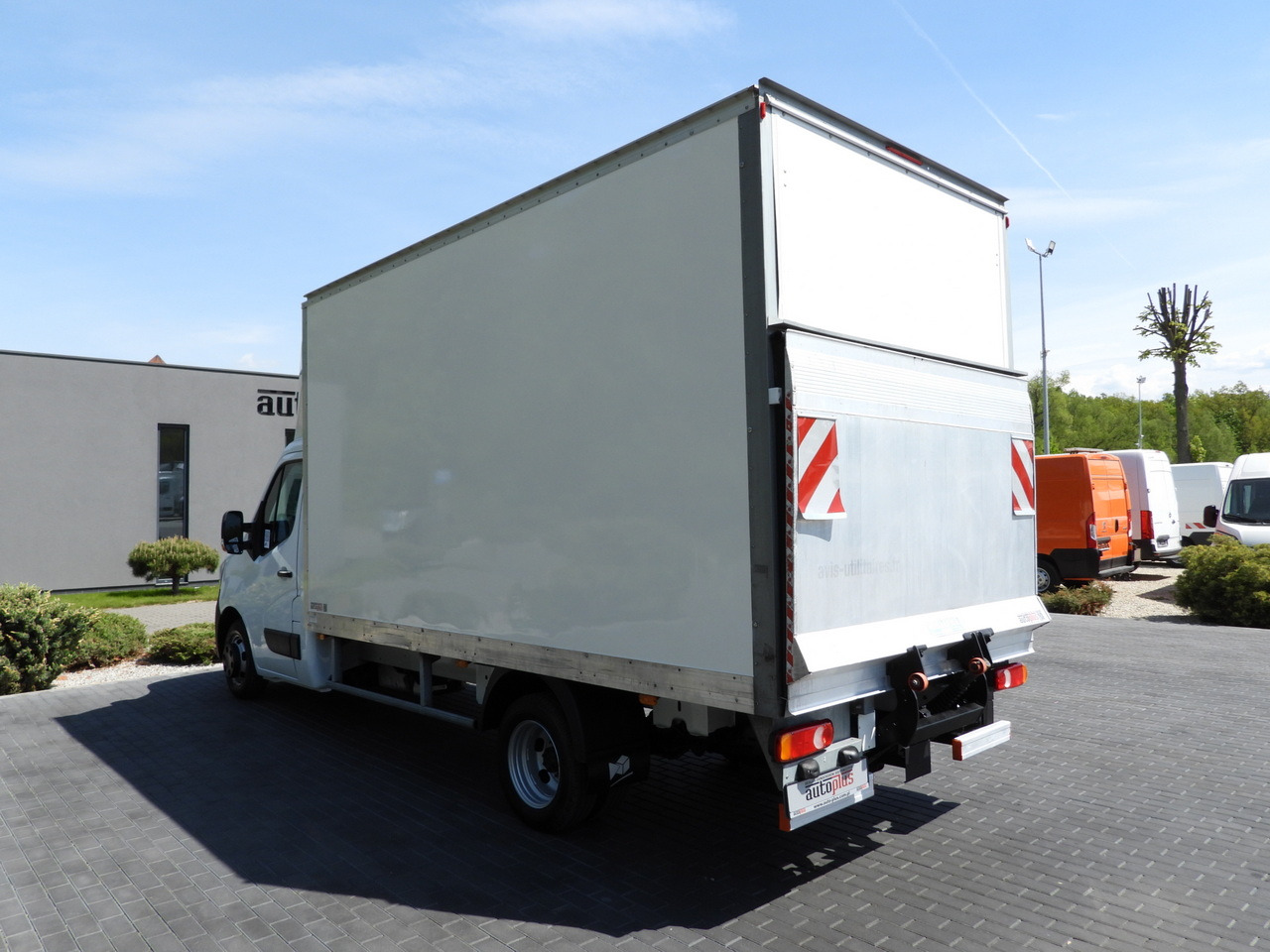 شاحنة مغلقة الصندوق RENAULT MASTER  BOX LIFT 8 PALLETS CRUISE CONTROL NAVIGATION LED LIGHTS TWIN WHEELS AIR CONDITIONING  145HP: صورة 10
