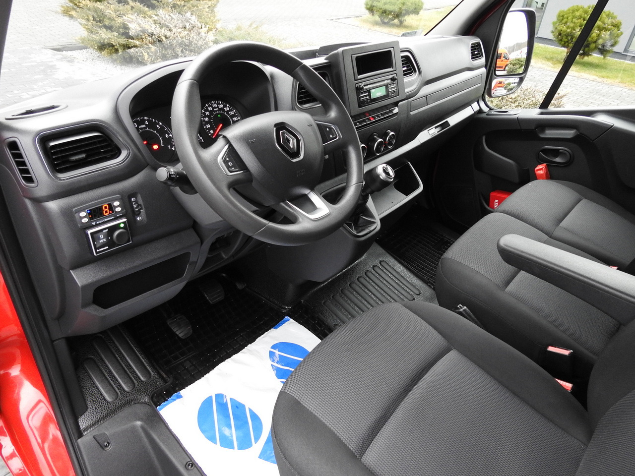 RENAULT MASTER REFRIGERATOR VAN 1*C CRUISE CONTROL AIR CONDITIONING LED LIGHTS 135HP - شاحنة مُبرّدة للتوصيل: صورة 2 RENAULT MASTER REFRIGERATOR VAN 1*C CRUISE CONTROL AIR CONDITIONING LED LIGHTS 135HP - شاحنة مُبرّدة للتوصيل: صورة 2