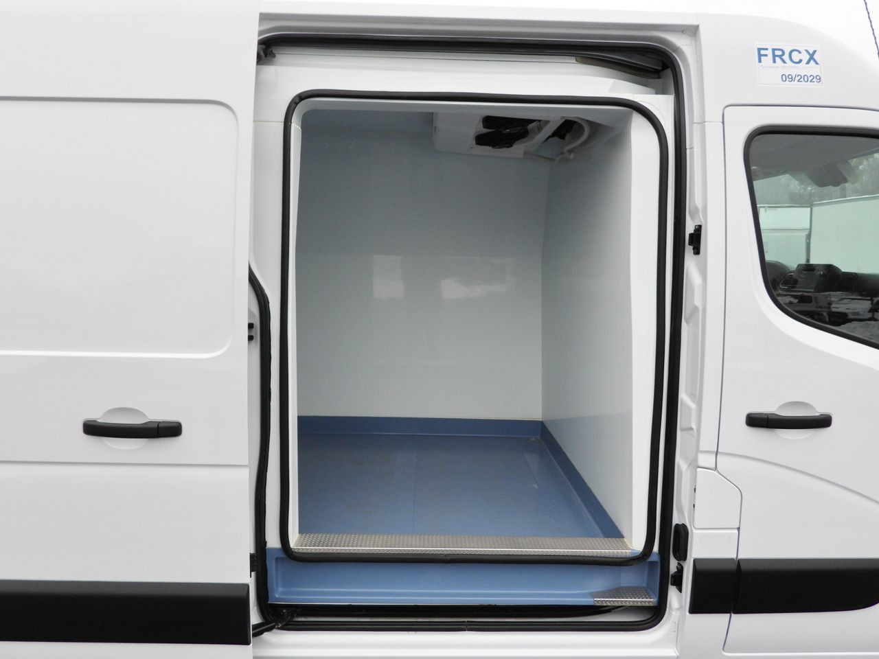 شاحنة مُبرّدة للتوصيل RENAULT MASTER REFRIGERATOR VAN -10*C POWER SUPPLY 230V CRUISE CONTROL NAVIGATION LED LIGHTS AIR CONDITIONING 150HP: صورة 25 شاحنة مُبرّدة للتوصيل RENAULT MASTER REFRIGERATOR VAN -10*C POWER SUPPLY 230V CRUISE CONTROL NAVIGATION LED LIGHTS AIR CONDITIONING 150HP: صورة 25