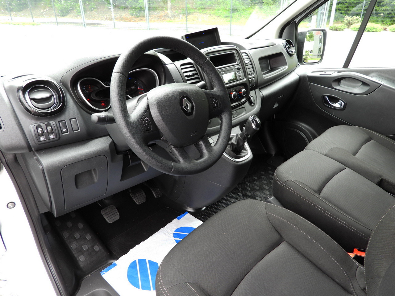 RENAULT TRAFIC REFRIGERATOR VAN -5*C POWER SUPPLY 230V CRUISE CONTROL LED LIGHTS AIR CONDITIONING 120HP - شاحنة مُبرّدة للتوصيل: صورة 2 RENAULT TRAFIC REFRIGERATOR VAN -5*C POWER SUPPLY 230V CRUISE CONTROL LED LIGHTS AIR CONDITIONING 120HP - شاحنة مُبرّدة للتوصيل: صورة 2