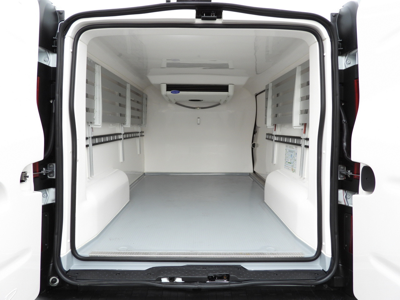 شاحنة مُبرّدة للتوصيل RENAULT TRAFIC REFRIGERATOR VAN -5*C POWER SUPPLY 230V CRUISE CONTROL LED LIGHTS AIR CONDITIONING  120HP: صورة 17