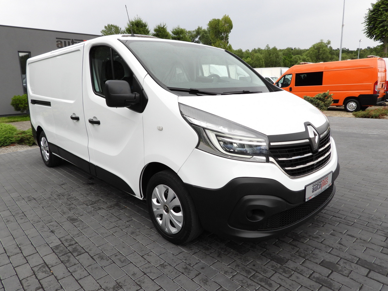 RENAULT TRAFIC REFRIGERATOR VAN -5*C POWER SUPPLY 230V CRUISE CONTROL LED LIGHTS AIR CONDITIONING 120HP - شاحنة مُبرّدة للتوصيل: صورة 4 RENAULT TRAFIC REFRIGERATOR VAN -5*C POWER SUPPLY 230V CRUISE CONTROL LED LIGHTS AIR CONDITIONING 120HP - شاحنة مُبرّدة للتوصيل: صورة 4