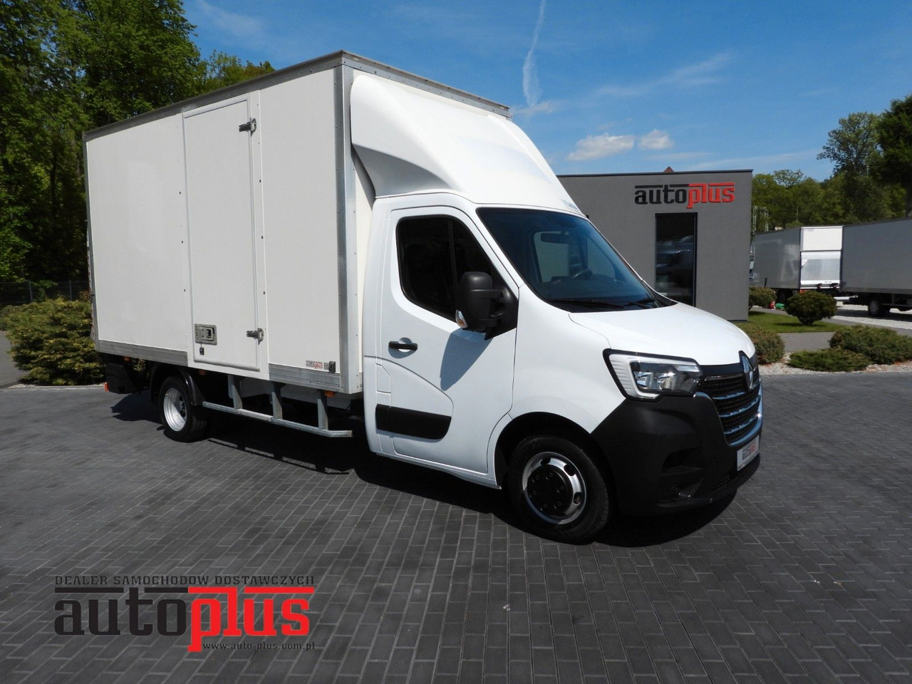 Renault MASTER KOFFER AUFZUG 8 PALETTEN TEMPOMAT NAVI - شاحنة مغلقة الصندوق: صورة 1 Renault MASTER KOFFER AUFZUG 8 PALETTEN TEMPOMAT NAVI - شاحنة مغلقة الصندوق: صورة 1