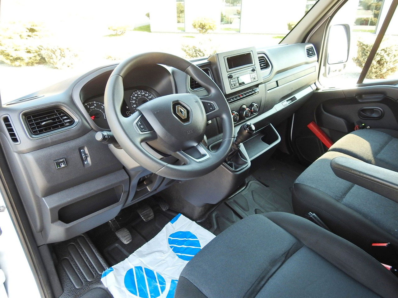 Renault MASTER PRITSCHE PLANE 10 PALETTEN WEBASTO A/C - شاحنة ستارة جانبية: صورة 2 Renault MASTER PRITSCHE PLANE 10 PALETTEN WEBASTO A/C - شاحنة ستارة جانبية: صورة 2