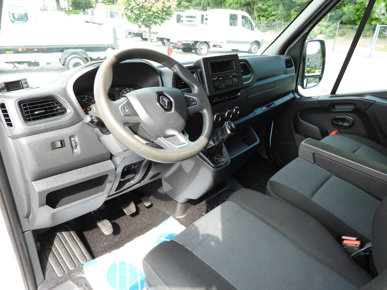 Renault MASTER PRITSCHE PLANE 10 PALETTEN WEBASTO A/C - شاحنة ستارة جانبية: صورة 2 Renault MASTER PRITSCHE PLANE 10 PALETTEN WEBASTO A/C - شاحنة ستارة جانبية: صورة 2
