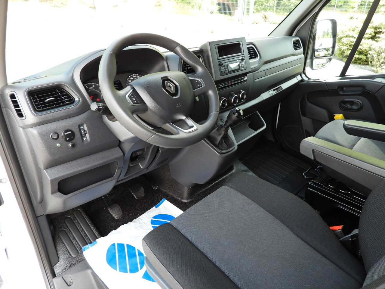 Renault MASTER PRITSCHE PLANE 8 PALETTEN TEMPOMAT A/C - شاحنة ستارة جانبية, الشاحنات الصغيرة كابينة مزدوجة: صورة 2 Renault MASTER PRITSCHE PLANE 8 PALETTEN TEMPOMAT A/C - شاحنة ستارة جانبية, الشاحنات الصغيرة كابينة مزدوجة: صورة 2