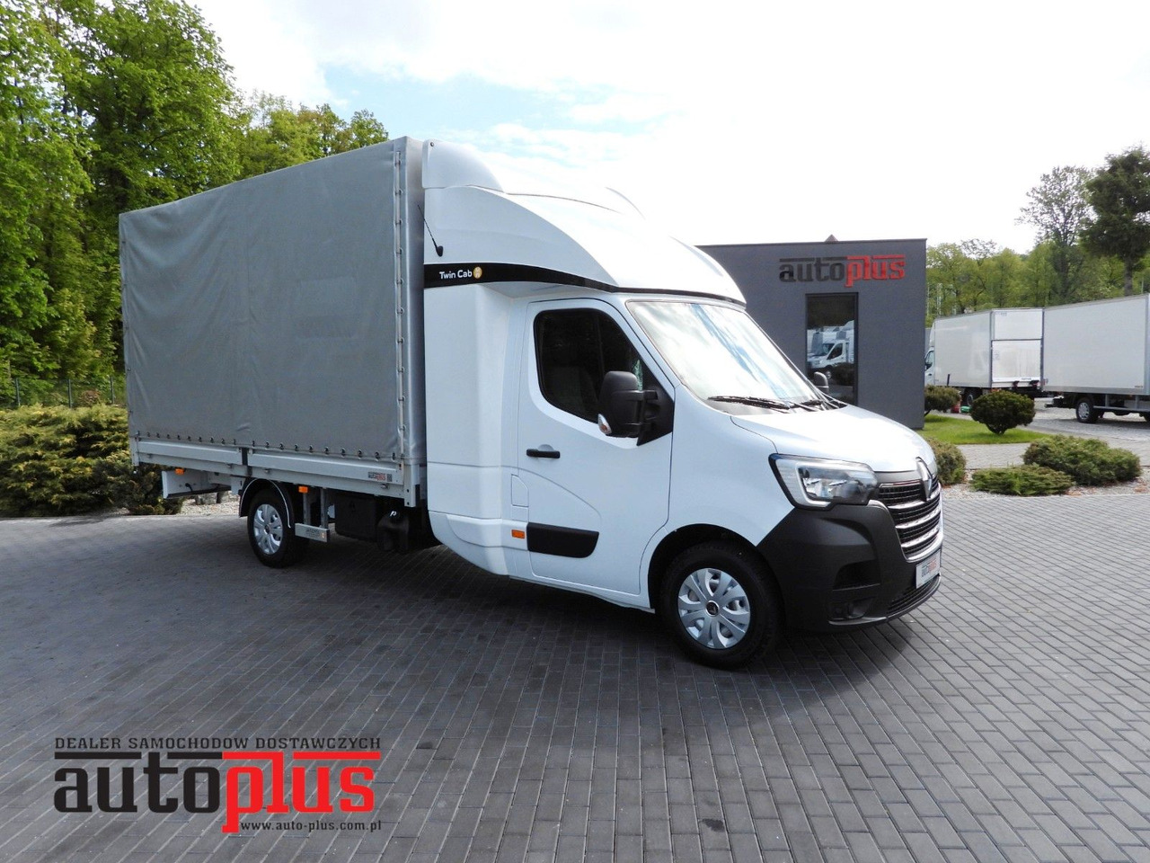 Renault MASTER PRITSCHE PLANE 8 PALETTEN TEMPOMAT A/C - شاحنة ستارة جانبية, الشاحنات الصغيرة كابينة مزدوجة: صورة 1 Renault MASTER PRITSCHE PLANE 8 PALETTEN TEMPOMAT A/C - شاحنة ستارة جانبية, الشاحنات الصغيرة كابينة مزدوجة: صورة 1
