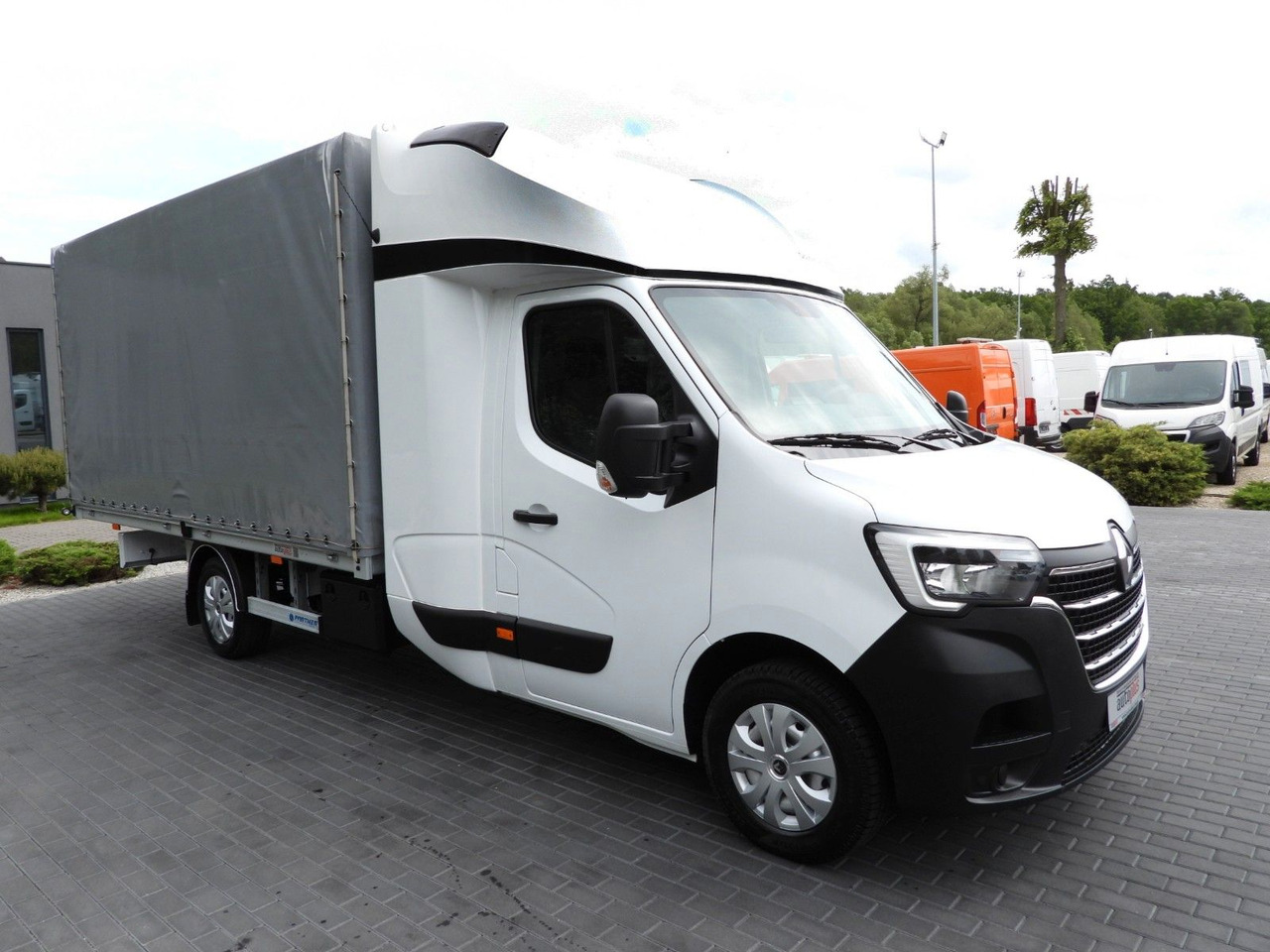 Renault MASTER PRITSCHE PLANE 8 PALETTEN WEBASTO A/C - شاحنة ستارة جانبية, الشاحنات الصغيرة كابينة مزدوجة: صورة 4 Renault MASTER PRITSCHE PLANE 8 PALETTEN WEBASTO A/C - شاحنة ستارة جانبية, الشاحنات الصغيرة كابينة مزدوجة: صورة 4