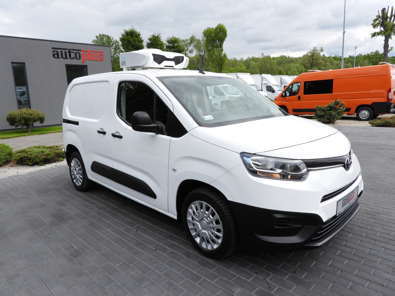 TOYOTA PROACE CITY REFRIGERATOR VAN -15*C POWER SUPPLY 230V CRUISE CONTROL AIR CONDITIONING 100HP - شاحنة مُبرّدة للتوصيل: صورة 4 TOYOTA PROACE CITY REFRIGERATOR VAN -15*C POWER SUPPLY 230V CRUISE CONTROL AIR CONDITIONING 100HP - شاحنة مُبرّدة للتوصيل: صورة 4