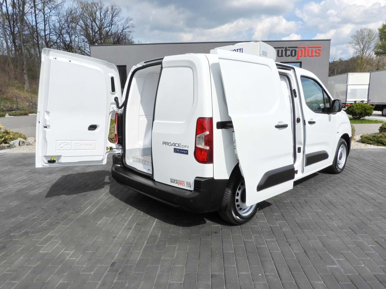 TOYOTA PROACE CITY REFRIGERATOR VAN -15*C POWER SUPPLY 230V CRUISE CONTROL AIR CONDITIONING 100HP - شاحنة مُبرّدة للتوصيل: صورة 3 TOYOTA PROACE CITY REFRIGERATOR VAN -15*C POWER SUPPLY 230V CRUISE CONTROL AIR CONDITIONING 100HP - شاحنة مُبرّدة للتوصيل: صورة 3