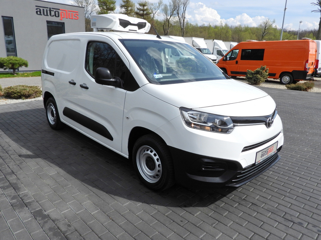 TOYOTA PROACE CITY REFRIGERATOR VAN -15*C POWER SUPPLY 230V CRUISE CONTROL AIR CONDITIONING 100HP - شاحنة مُبرّدة للتوصيل: صورة 4 TOYOTA PROACE CITY REFRIGERATOR VAN -15*C POWER SUPPLY 230V CRUISE CONTROL AIR CONDITIONING 100HP - شاحنة مُبرّدة للتوصيل: صورة 4