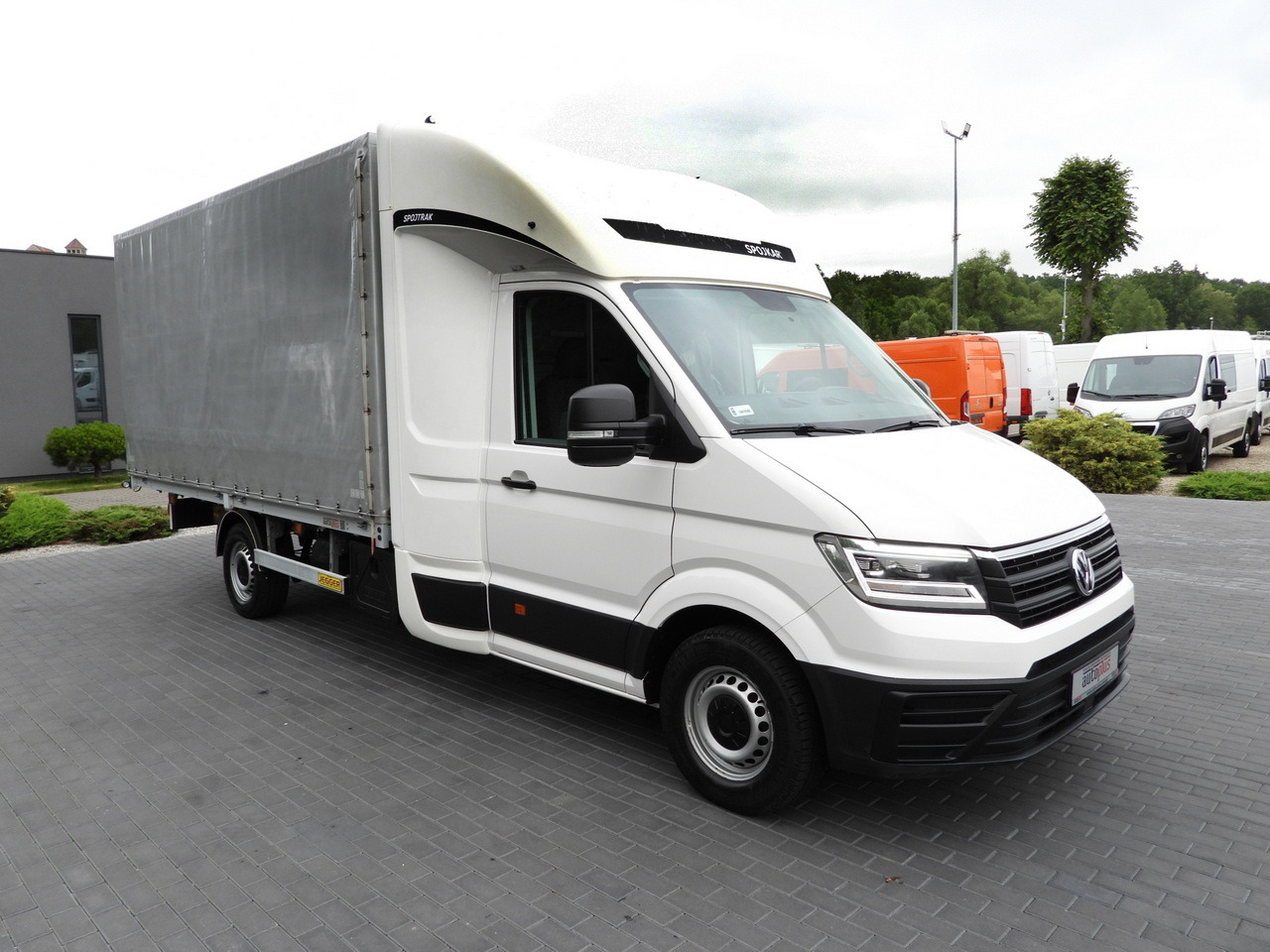 VOLKSWAGEN CRAFTER TARPAULIN 8 PALLETS WEBASTO CRUISE CONTROL LED LIGHTS AIR CONDITIONING 180HP - شاحنة ستارة جانبية: صورة 4 VOLKSWAGEN CRAFTER TARPAULIN 8 PALLETS WEBASTO CRUISE CONTROL LED LIGHTS AIR CONDITIONING 180HP - شاحنة ستارة جانبية: صورة 4