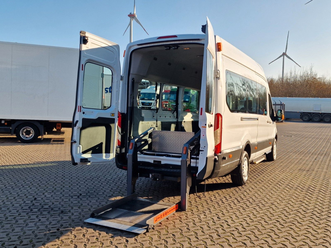 Ford Transit / Transport von Personen im Rollstuhl - فان: صورة 1 Ford Transit / Transport von Personen im Rollstuhl - فان: صورة 1