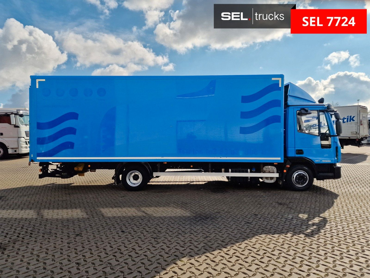 Iveco Eurocargo 100E22 / Ladebordwand / 3 Sitzen - شاحنة مقفلة: صورة 4 Iveco Eurocargo 100E22 / Ladebordwand / 3 Sitzen - شاحنة مقفلة: صورة 4