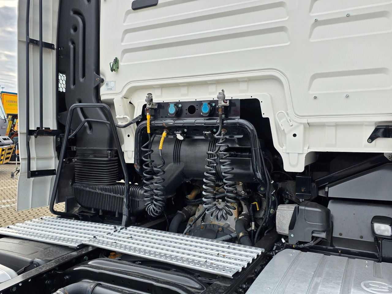 وحدة جر MAN TGX 18.460 4x2 LLS-U / Retarder / 2 Tanks: صورة 18