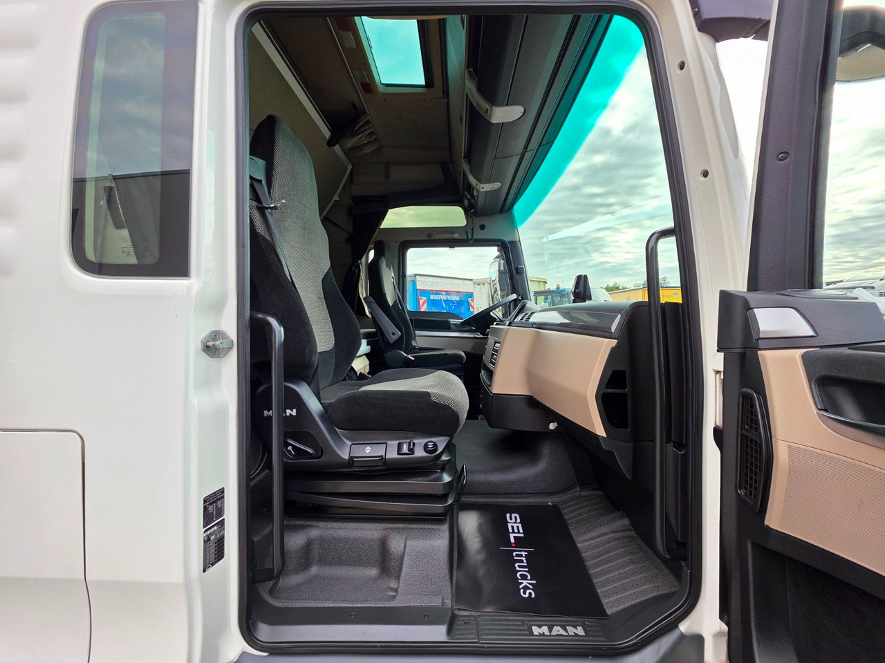 وحدة جر MAN TGX 18.460 4x2 LLS-U / Retarder / 2 Tanks: صورة 30