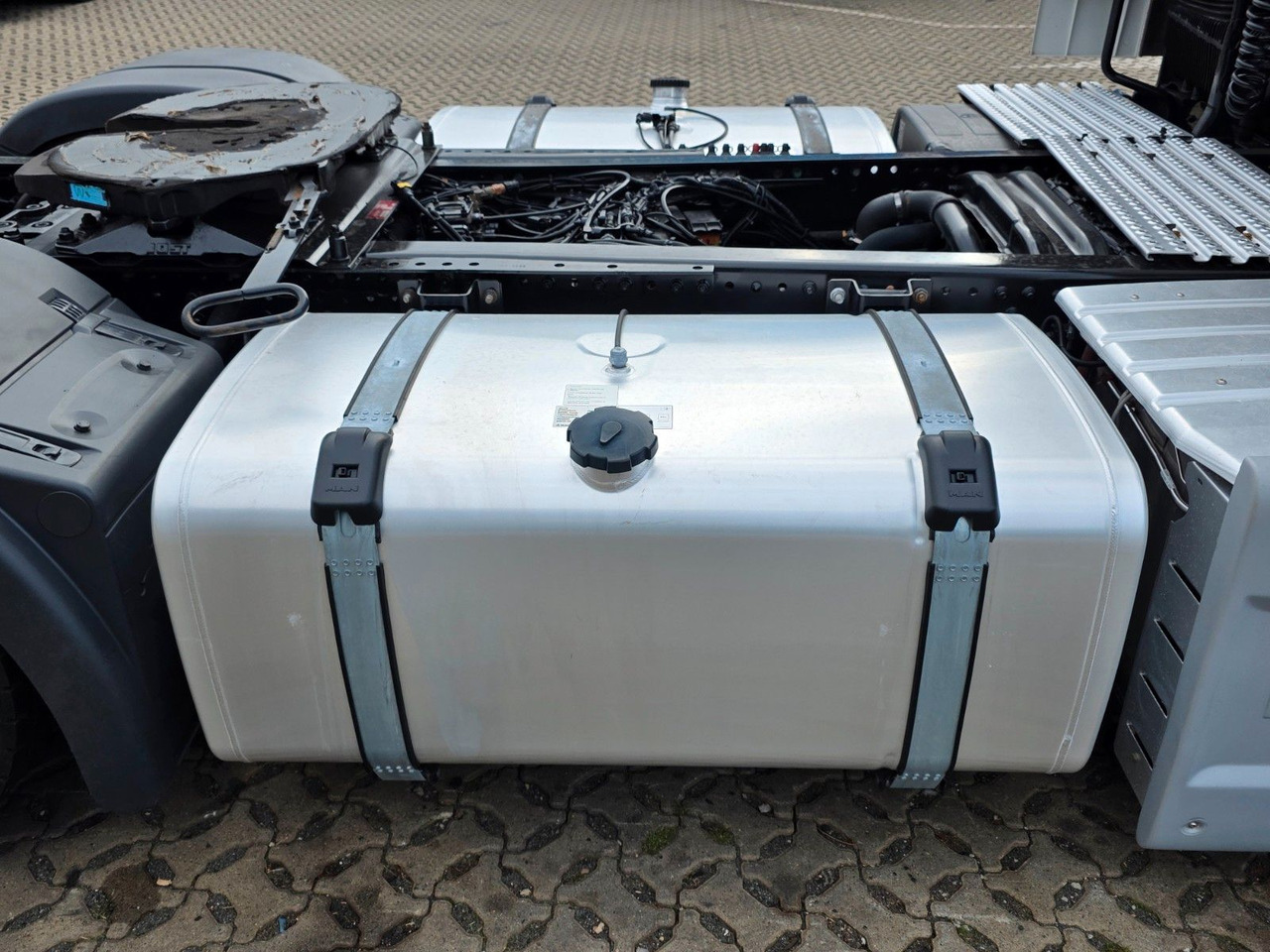 وحدة جر MAN TGX 18.460 4x2 LLS-U / Retarder / 2 Tanks: صورة 19