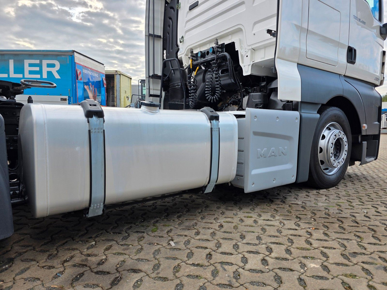 وحدة جر MAN TGX 18.460 4x2 LLS-U / Retarder / 2 Tanks: صورة 17