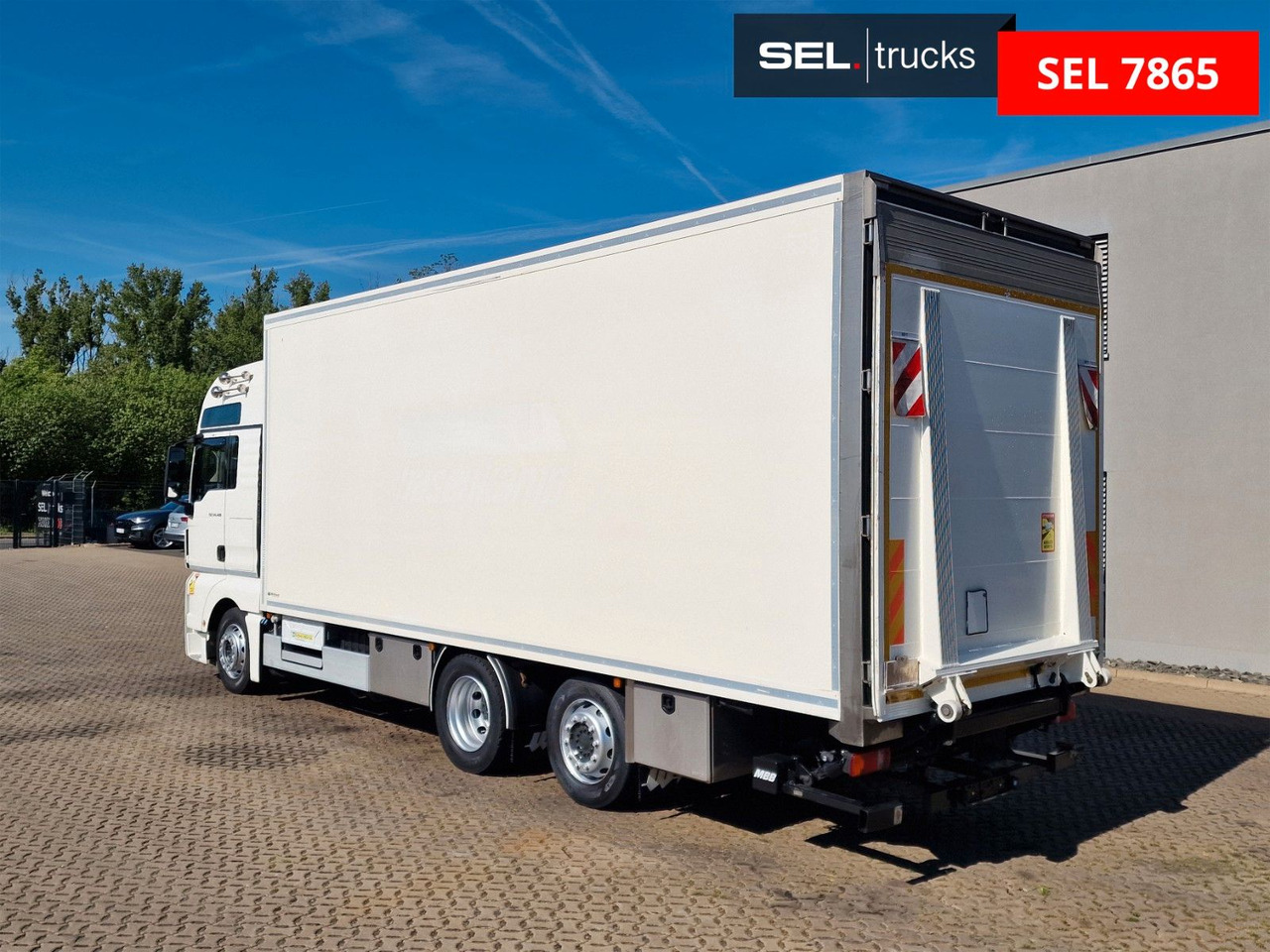 MAN TGX 24.400 6X2-2 LL-U / Intarder / Ldbw / Konvek - شاحنة مقفلة: صورة 1 MAN TGX 24.400 6X2-2 LL-U / Intarder / Ldbw / Konvek - شاحنة مقفلة: صورة 1