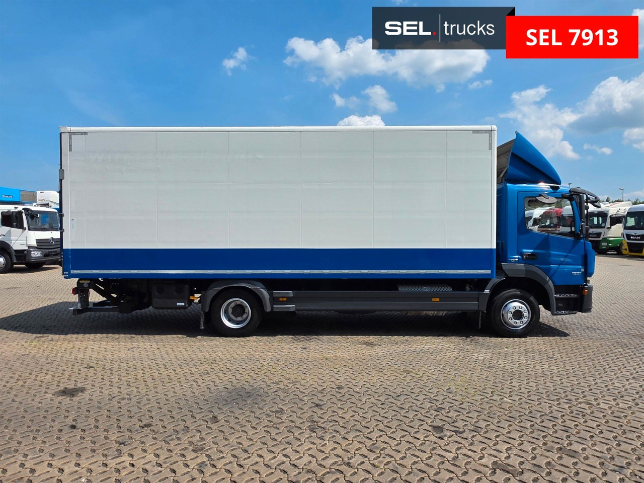 Mercedes-Benz Atego 1221 / Ladebordwand - شاحنة مقفلة: صورة 4 Mercedes-Benz Atego 1221 / Ladebordwand - شاحنة مقفلة: صورة 4
