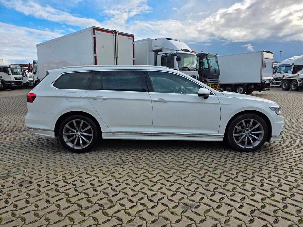 Volkswagen Passat Variant Highline BMT/Start-Stopp - سيارة ستيشن: صورة 4 Volkswagen Passat Variant Highline BMT/Start-Stopp - سيارة ستيشن: صورة 4