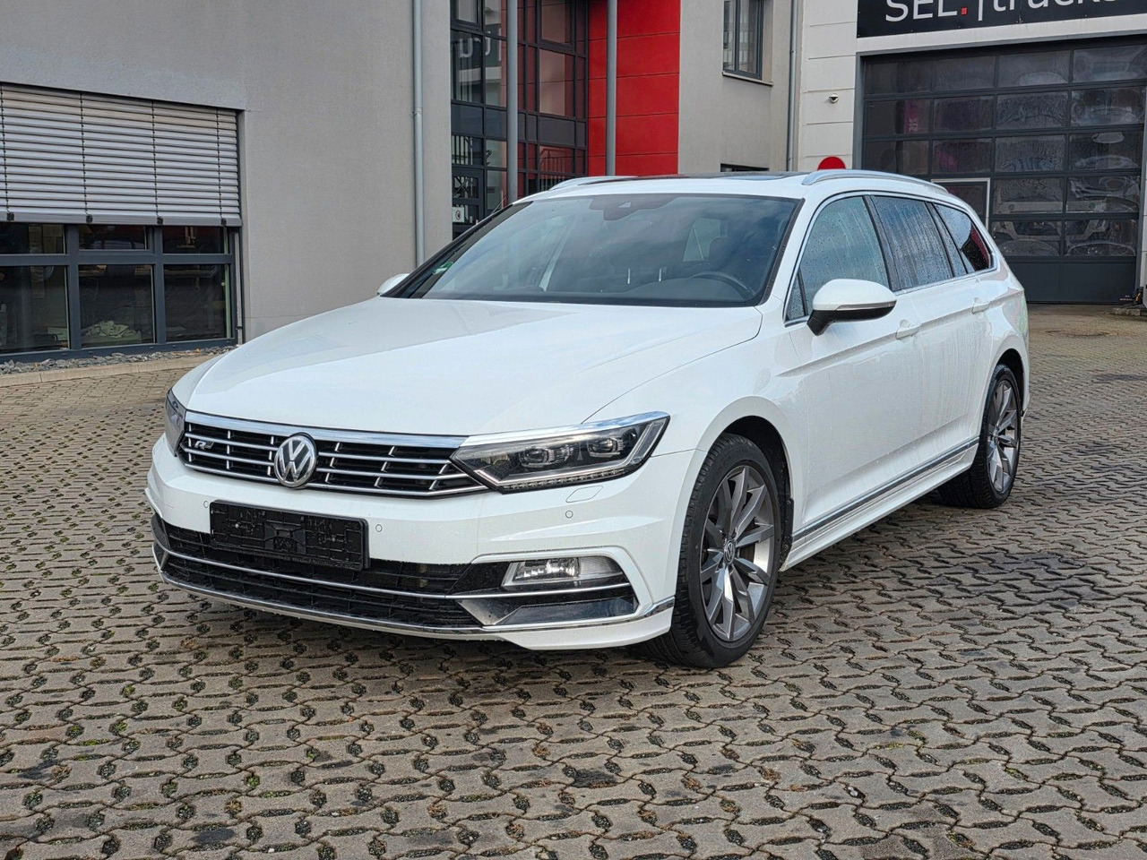 Volkswagen Passat Variant Highline BMT/Start-Stopp - سيارة ستيشن: صورة 1 Volkswagen Passat Variant Highline BMT/Start-Stopp - سيارة ستيشن: صورة 1