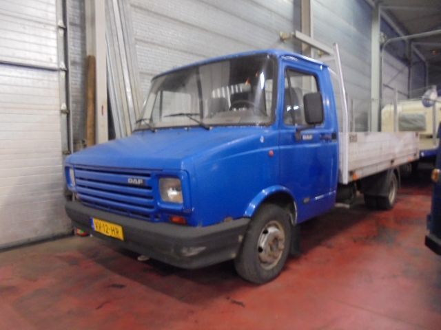 DAF 400 400 - شاحنات مسطحة: صورة 1 DAF 400 400 - شاحنات مسطحة: صورة 1