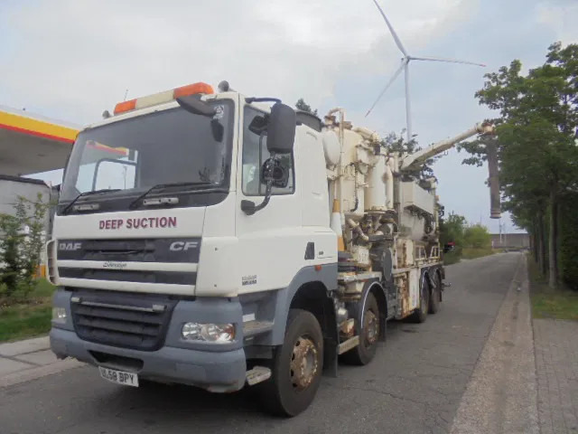 DAF CF 85.410 8X4 BLADGEVEERD - شاحنة الشفط: صورة 1 DAF CF 85.410 8X4 BLADGEVEERD - شاحنة الشفط: صورة 1