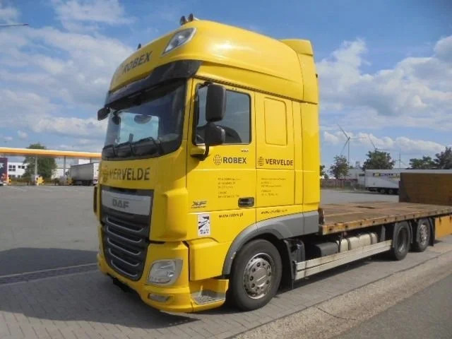 DAF XF 510 FAR 6X2 - شاحنات مسطحة: صورة 1 DAF XF 510 FAR 6X2 - شاحنات مسطحة: صورة 1