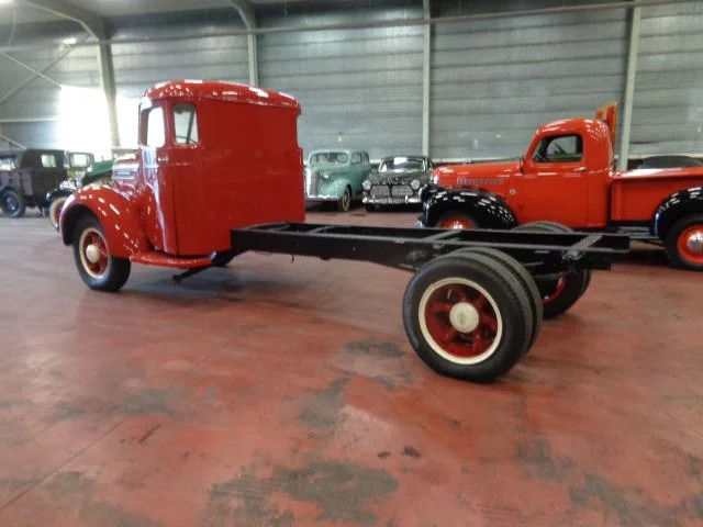 International D 30 4 TONNER - شاحنة هيكل كابينة: صورة 3 International D 30 4 TONNER - شاحنة هيكل كابينة: صورة 3