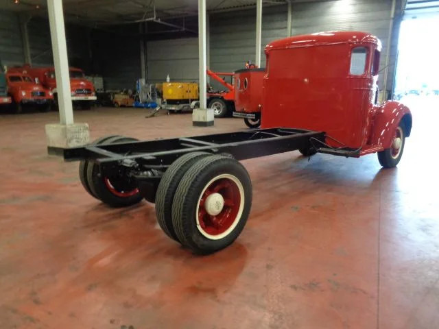 International D 30 4 TONNER - شاحنة هيكل كابينة: صورة 4 International D 30 4 TONNER - شاحنة هيكل كابينة: صورة 4