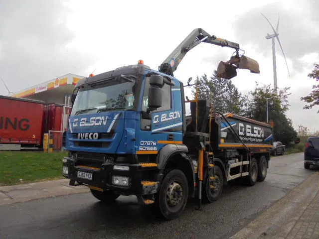 Iveco AD340T36 8X4 - شاحنة قلاب, شاحنة كرين: صورة 1 Iveco AD340T36 8X4 - شاحنة قلاب, شاحنة كرين: صورة 1