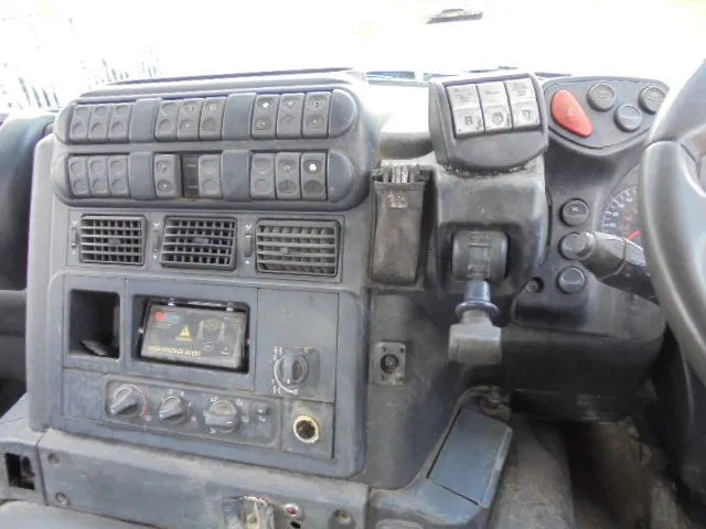شاحنة قلاب, شاحنة كرين Iveco AD340T36 8X4: صورة 19