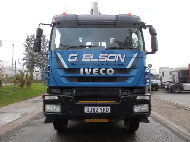 Iveco AD340T36 8X4 - شاحنة قلاب, شاحنة كرين: صورة 2 Iveco AD340T36 8X4 - شاحنة قلاب, شاحنة كرين: صورة 2