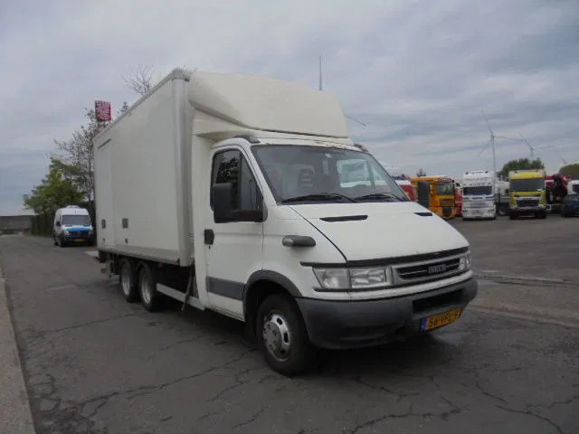 Iveco Daily 40 C14 HPI TREKKER OPLEGGER - شاحنة مغلقة الصندوق, الشاحنات الصغيرة كابينة مزدوجة: صورة 3 Iveco Daily 40 C14 HPI TREKKER OPLEGGER - شاحنة مغلقة الصندوق, الشاحنات الصغيرة كابينة مزدوجة: صورة 3