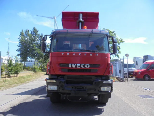 Iveco Trakker 340T41 8X4 KIPPER - شاحنة قلاب: صورة 2 Iveco Trakker 340T41 8X4 KIPPER - شاحنة قلاب: صورة 2