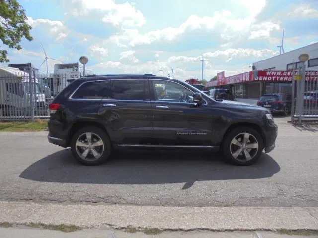 Jeep Grand Cherokee 4X4 SUMMIT EDITION 3.0 LTR V6 - سيارة دفع رباعي: صورة 4 Jeep Grand Cherokee 4X4 SUMMIT EDITION 3.0 LTR V6 - سيارة دفع رباعي: صورة 4