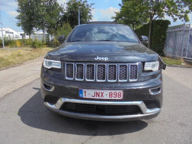Jeep Grand Cherokee 4X4 SUMMIT EDITION 3.0 LTR V6 - سيارة دفع رباعي: صورة 2 Jeep Grand Cherokee 4X4 SUMMIT EDITION 3.0 LTR V6 - سيارة دفع رباعي: صورة 2
