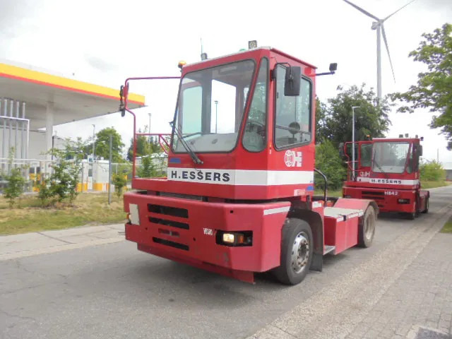 MOL YM225/4X2 40KM/H - جرار المحطة: صورة 1 MOL YM225/4X2 40KM/H - جرار المحطة: صورة 1